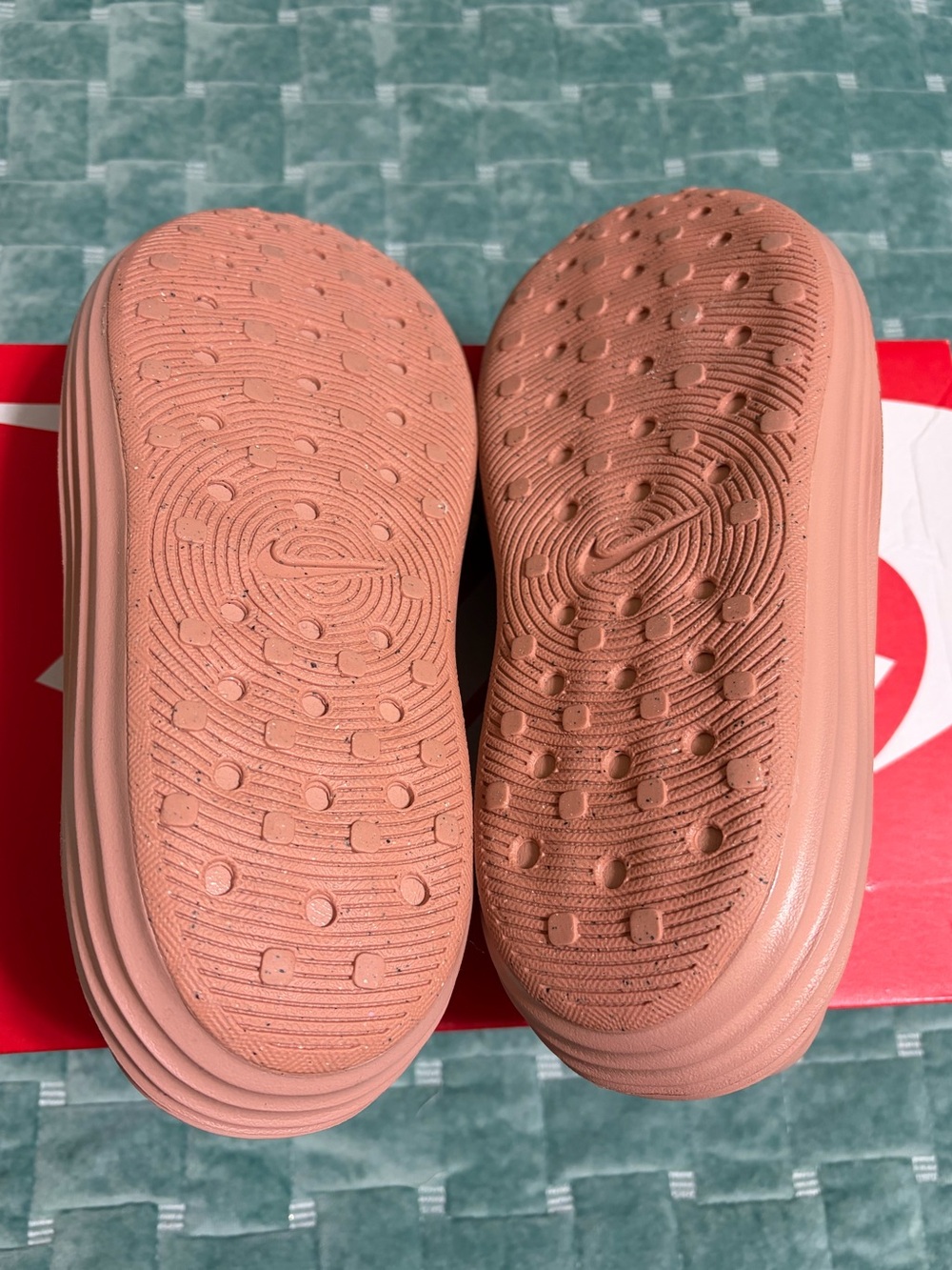 Nike ReactX Rejuven8 Women’s Rose Gold Slides Shoes Size 11 HV5062-602 - Picture 6 of 7